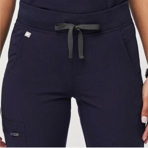 FIGS Zamora Jogger in Navy / Medium